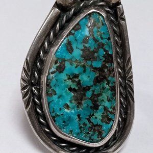 Gorgeous Navajo turquoise sterling silver large ring. 😍😍